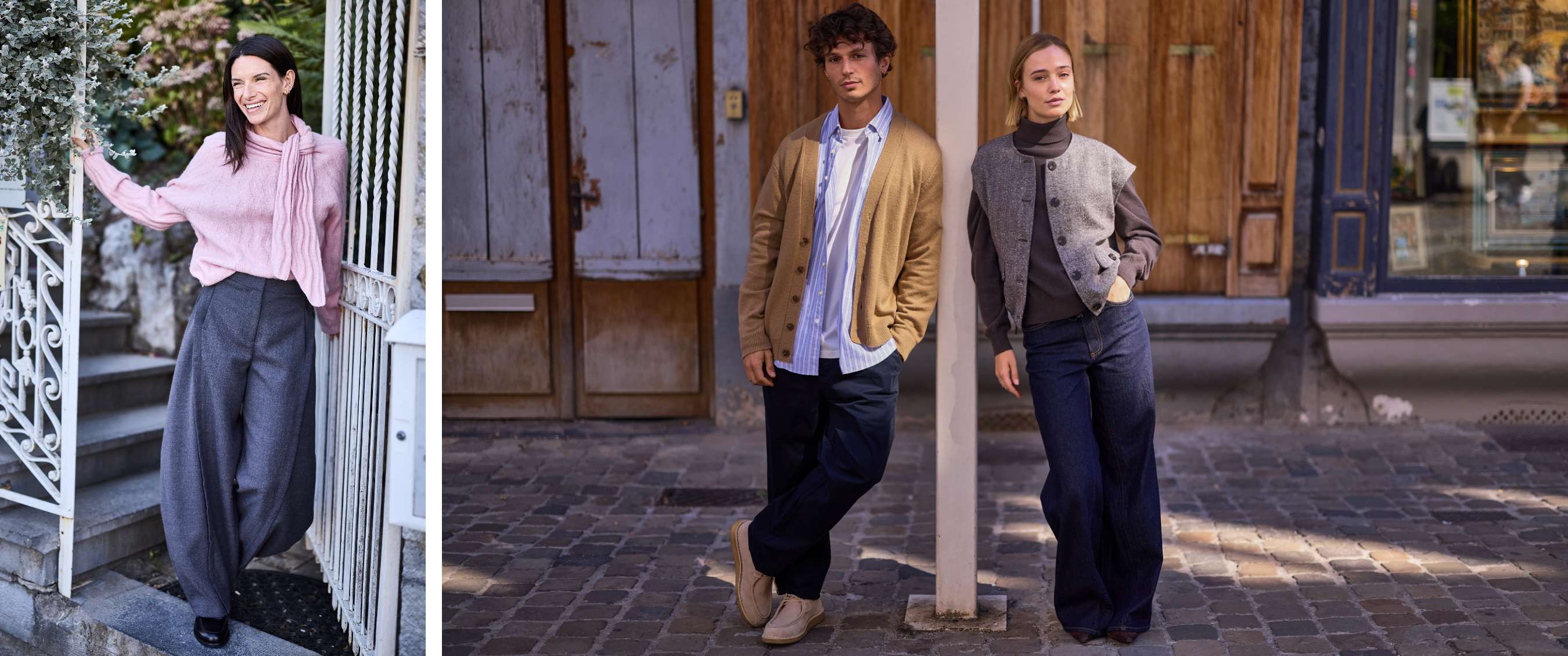 Une personne en cardigan beige et une autre en gilet gris posent ensemble dans une rue pavée.