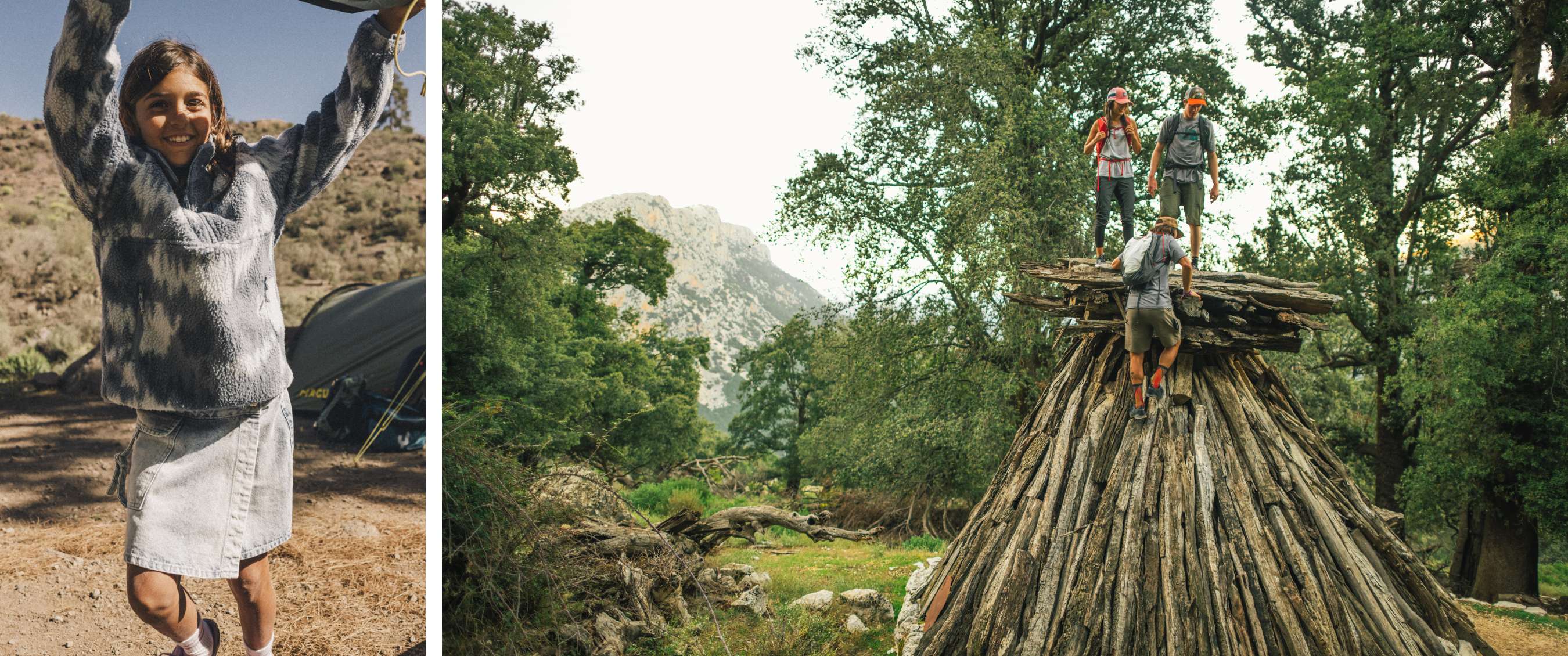Trois randonneurs avec sacs à dos grimpent sur une grande construction en troncs parmi les arbres.