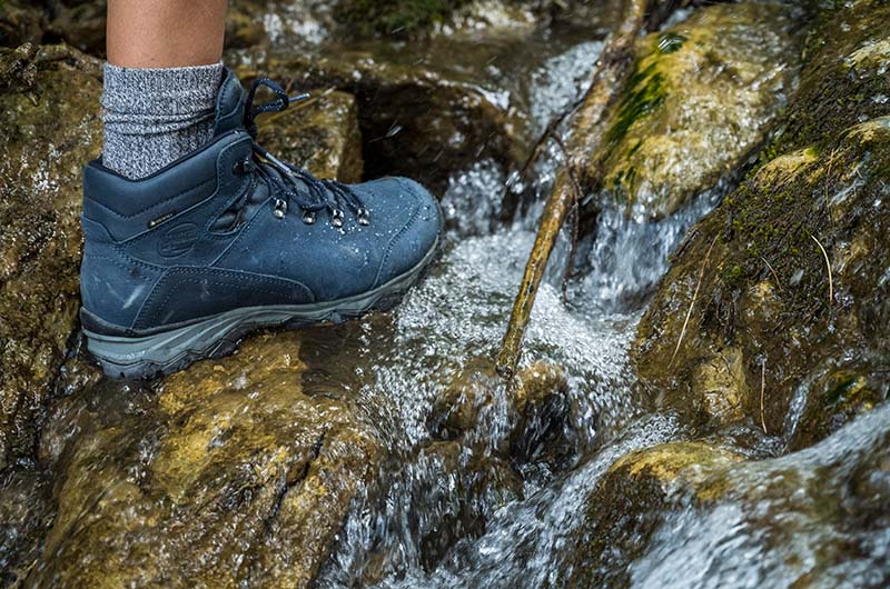 Entretenir ses chaussures de marche avec Nikwax ? Voici comment faire !