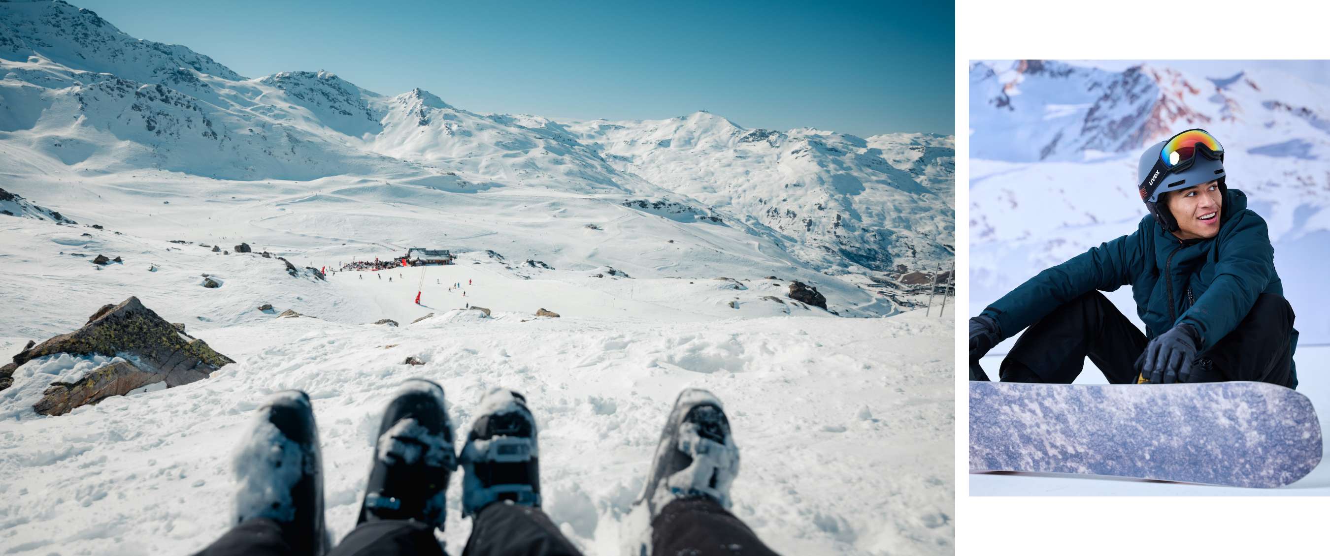 Deux paires de chaussures de ski au premier plan, face à un domaine enneigé sous un ciel bleu.